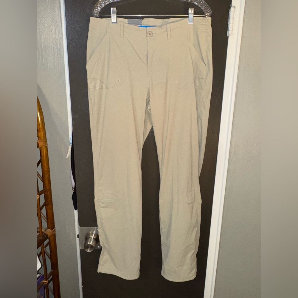 Columbia Women's Tan Hiking Pants, Cargo Style, Omni-Shield - Size 12